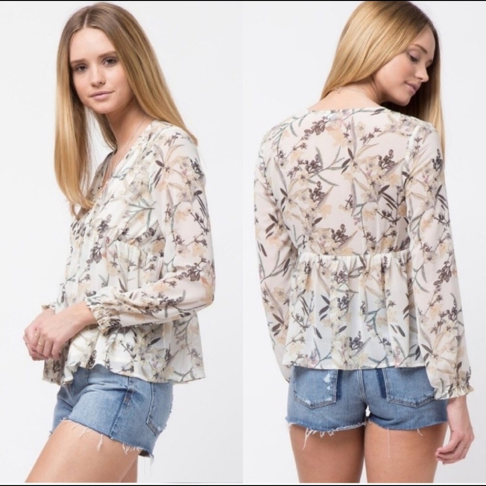 🌷PERFECT SPRING BLOUSE🌷 Pin-tucked Chiffon Top